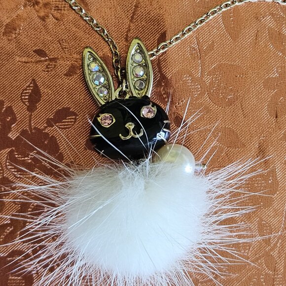 🐰🥚Puff-Puff Bunny Rabbit Necklace EASTER Or With White Fur - NWOT🥚🐰 - Picture 1 of 5